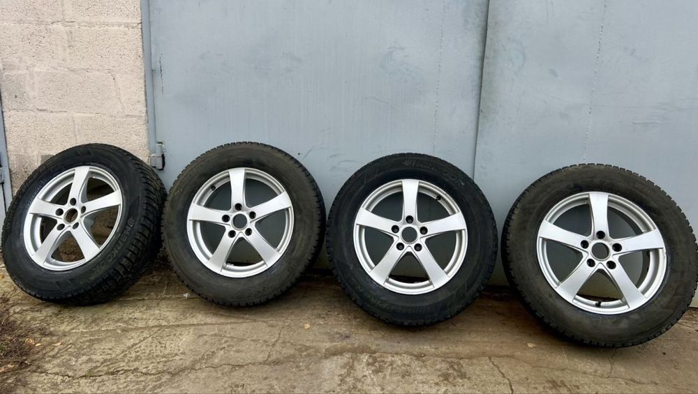 Продам резину з дисками 215/65r16