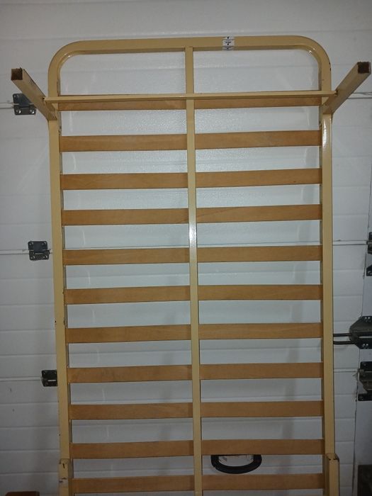 Estrado solteiro com pernas dobráveis 190x90 -Desocupar