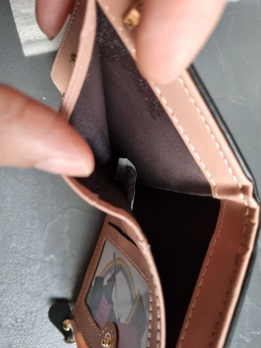 Mały czarny portfel pojemny