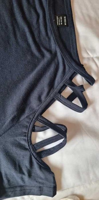 T-shirt ombros descobertos