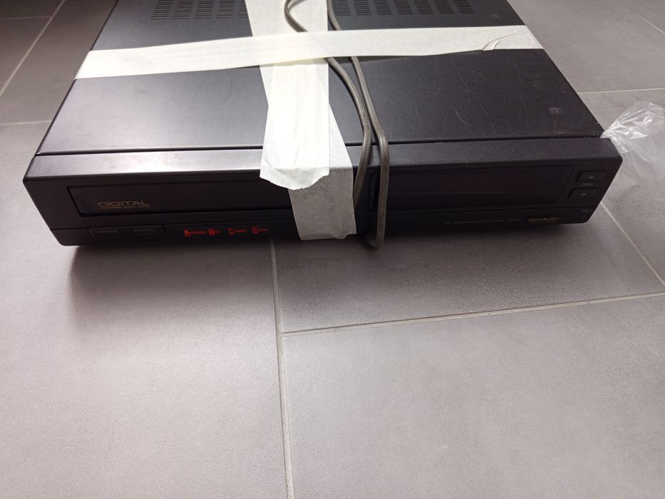 Magnetowid VHS SHARP