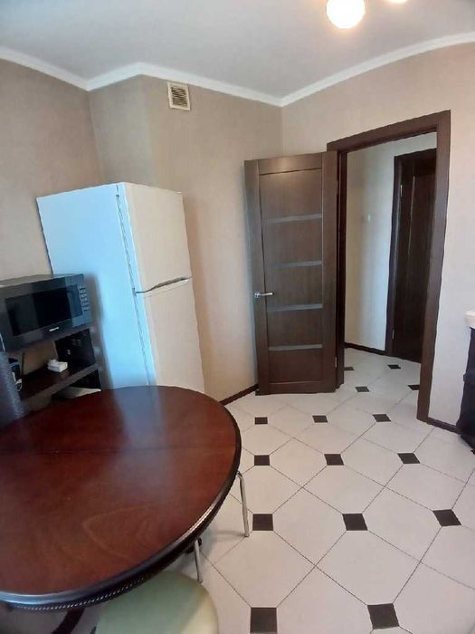 Будинок 2002 року Вул.Бальзака,4. ТРЦ «Глобал UA» 3к.кв. 7й пов. 90 м2