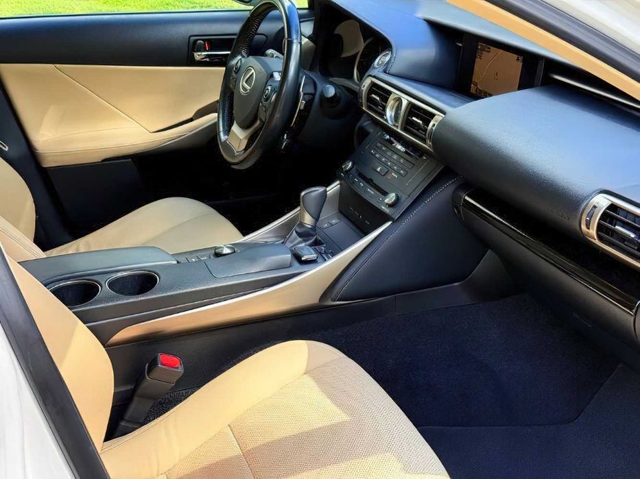 Lexus IS 300      2016