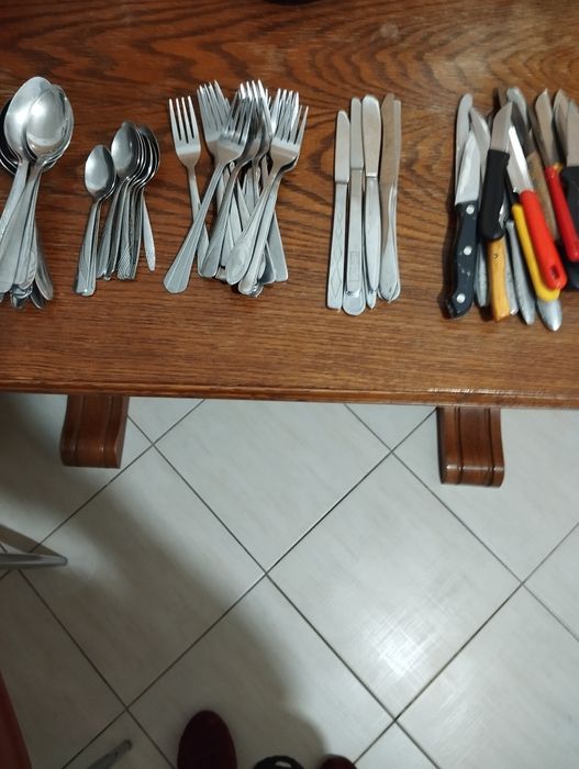 Zestaw różnych sztućców