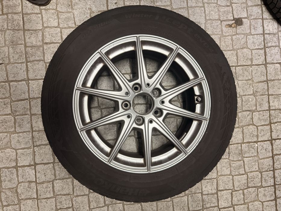 Jantes Originais Mercedes 16” com Pneus Hankook – Excelente Estado