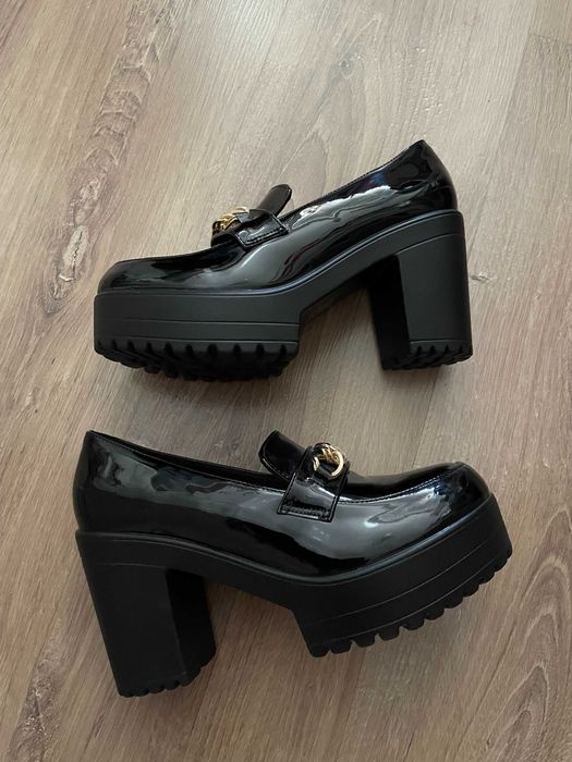 Czarne czółenka na wysokim grubym obcasie platformie Mary Jane T-bar