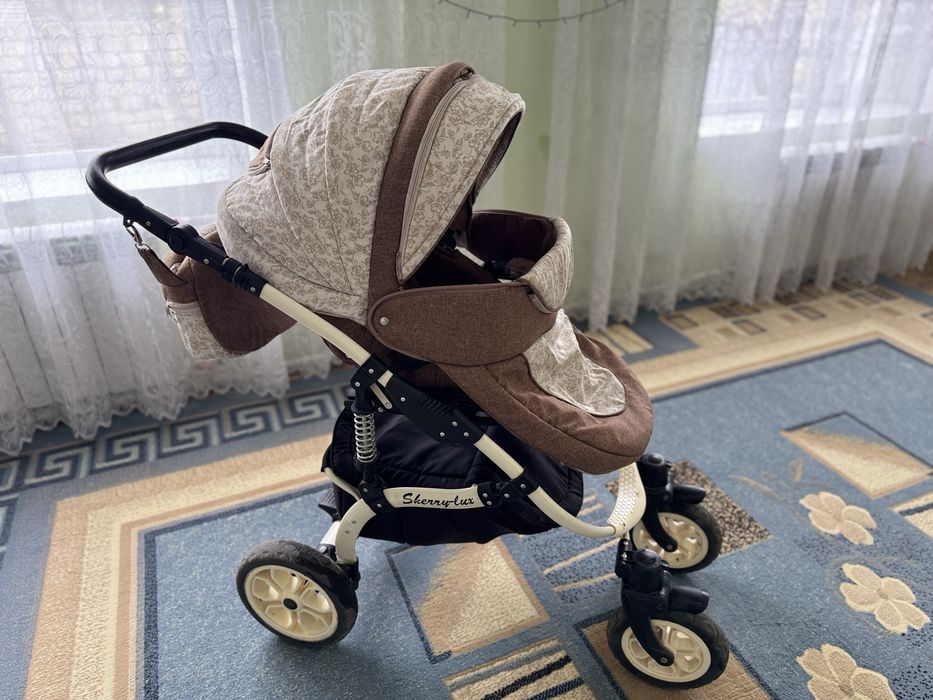Продається стильна та зручна дитяча коляска