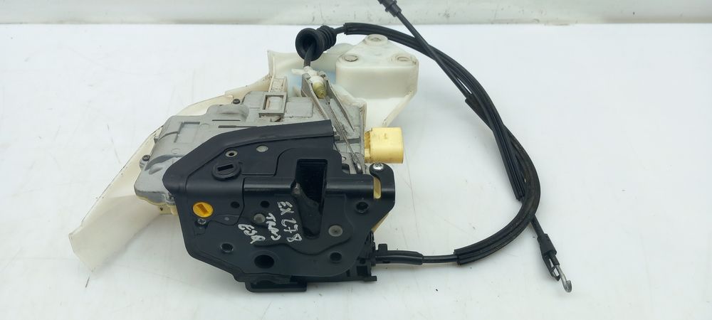 Fechadura / fecho porta trás esquerdo VOLKSWAGEN Passat (3C2)