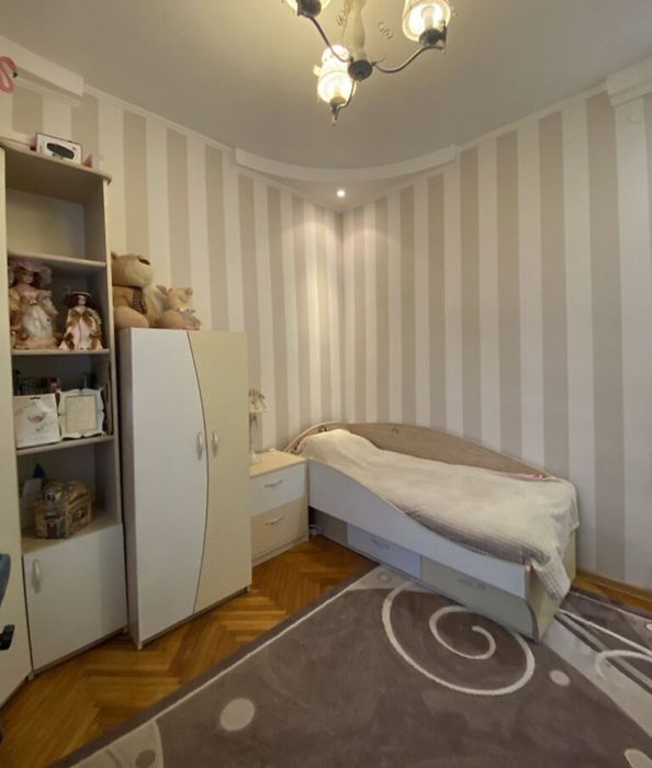 Здається чудова 4 кімнатна квартира в центрі міста.