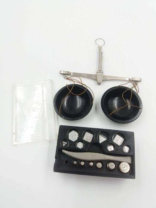 Stara ciekawa waga jubilerska