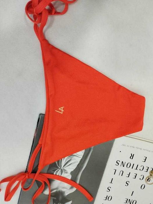 Купальник плавки низ оранжевый на завязах
La Strada