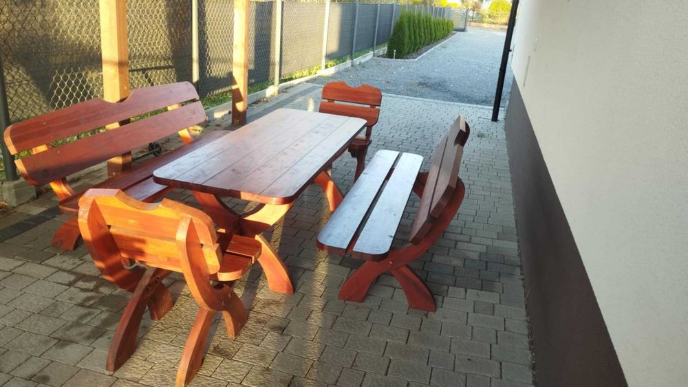 Zestaw solidnych mebli ogrodowych