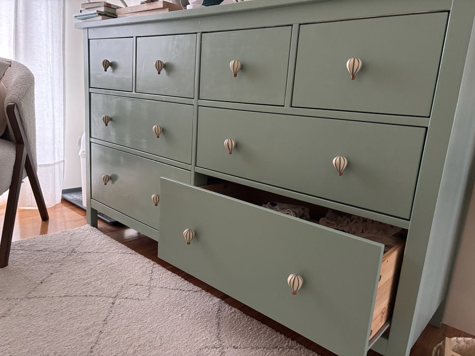 Cómoda HEMNES IKEA pintada