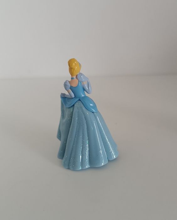 Figurka kolekcjonerska Kinder księżniczka  Kopciuszek 5 cm