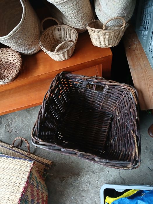 vendo cestos em palha