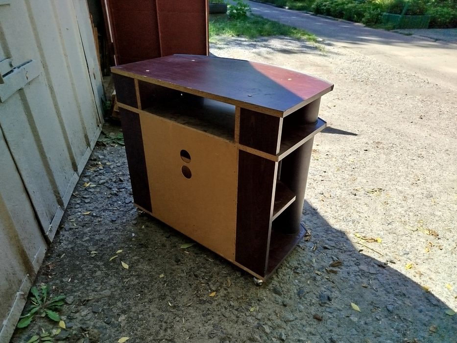 Продам тумбу під телевізор б/у