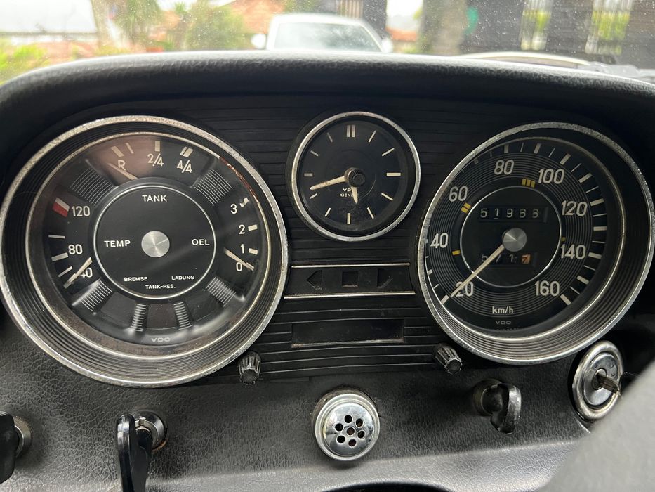 Mercedes Benz 220D (W115) - Negociável