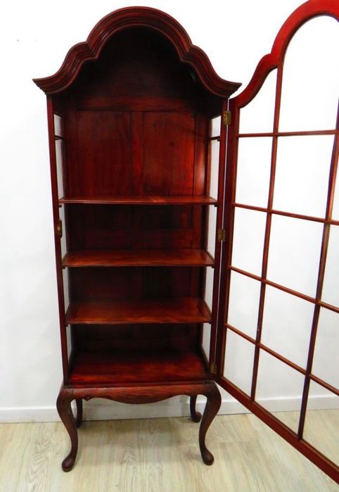 Cristaleira estilo inglês.