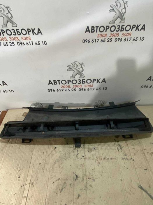 Забірник повітря пежо 3008 5008