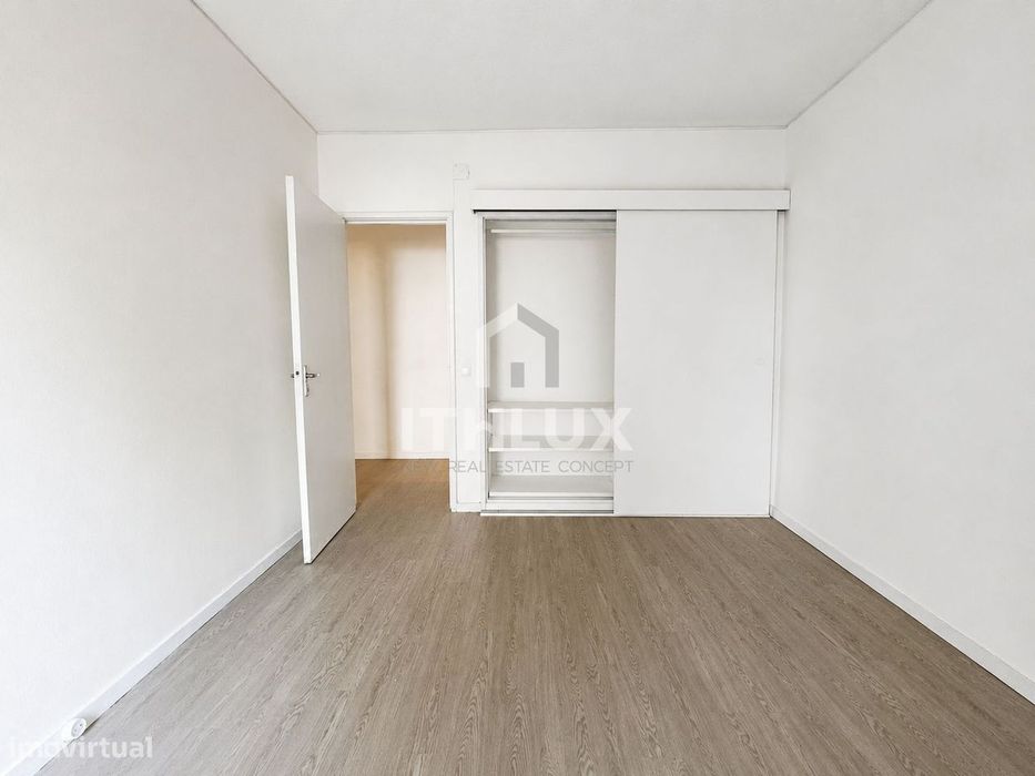 T2 na Av. de Biarritz, Monte Estoril – junto à praia