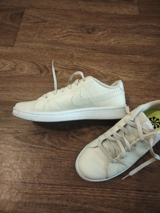 Продам кроссовки