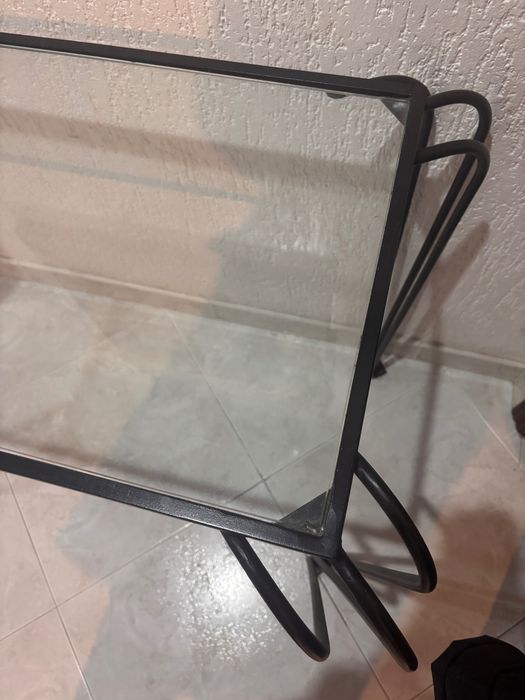 Mesa com tampo de vidro como nova
