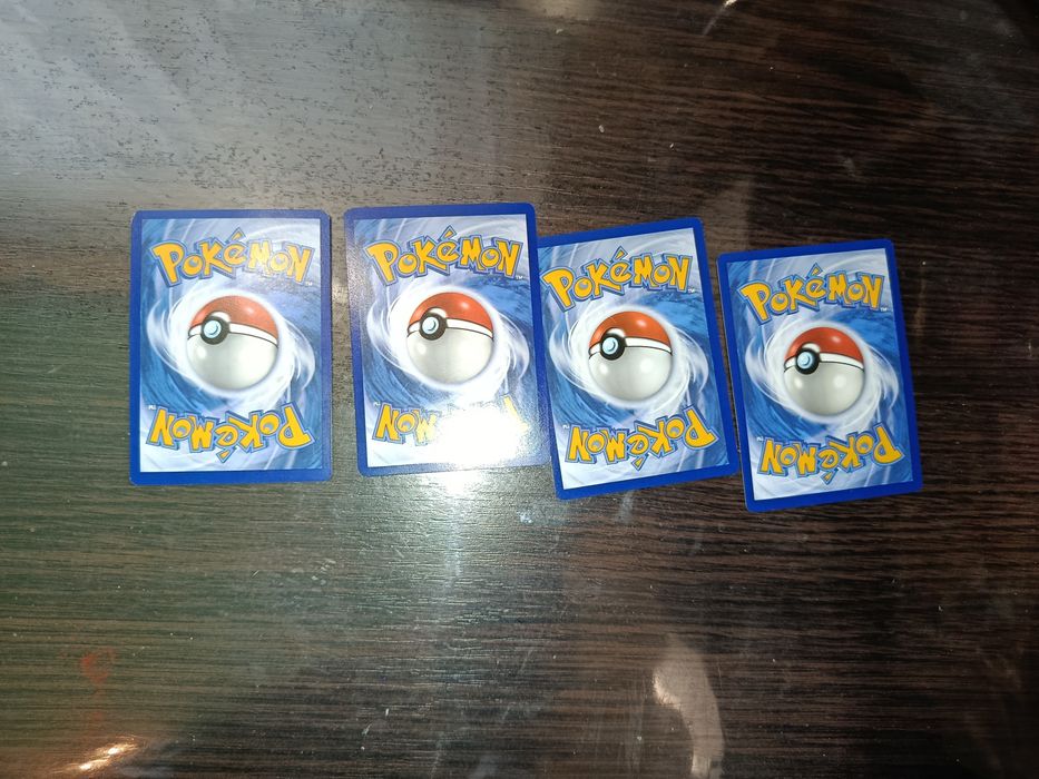 Колекціонні картки Pokemon