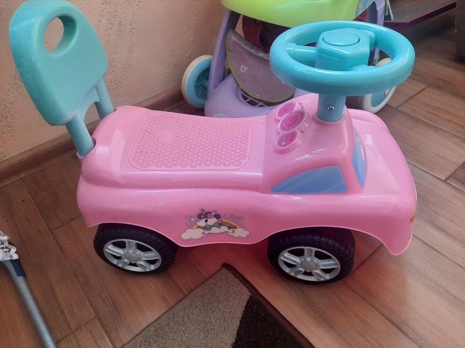 Машинка толокар для дівчинки