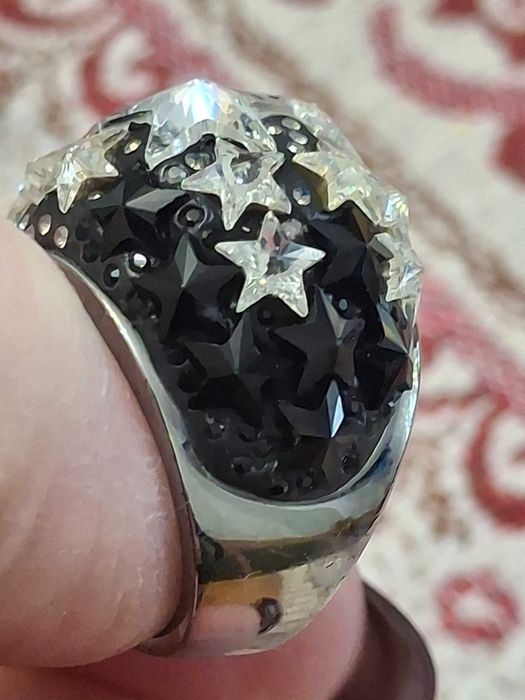 Каблучка від Swarovski,  16 розмір, стрази зіркоподібні.