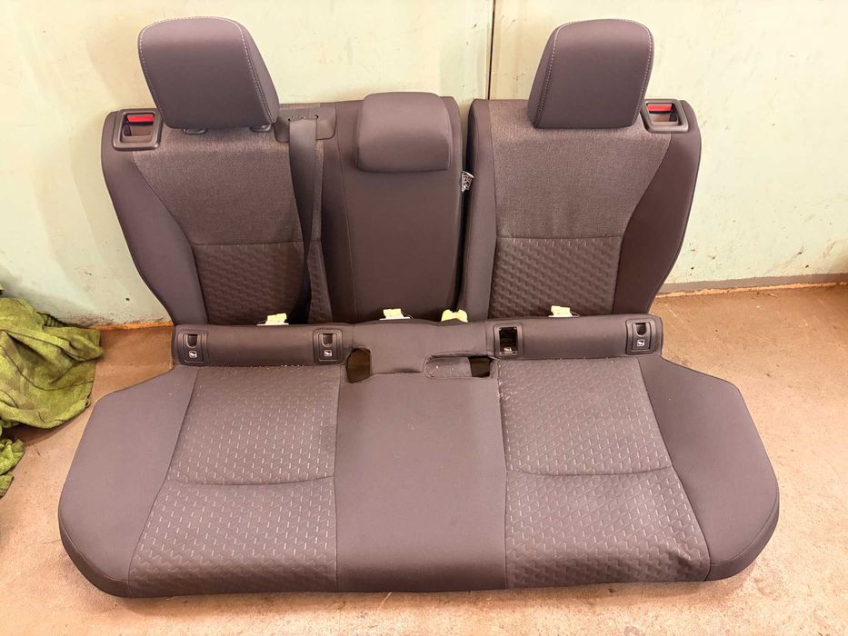 Fotele kanapa Yaris Cross nowe grzane