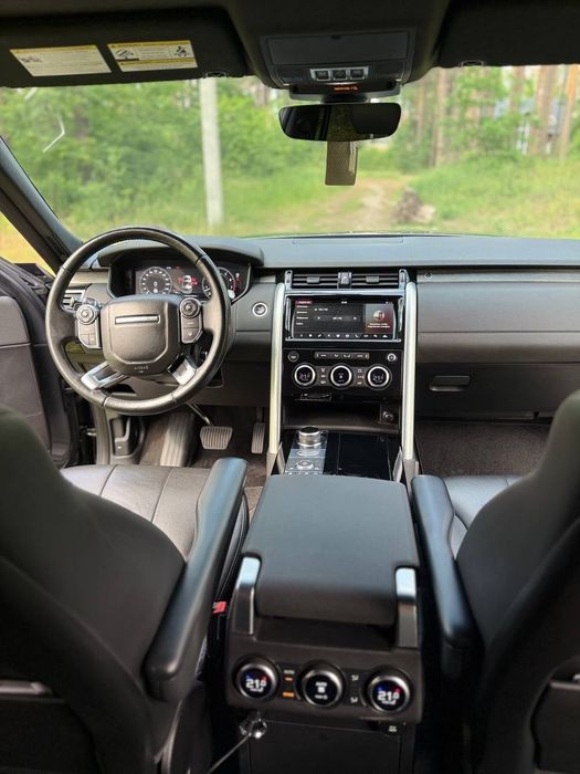 Land Rover Discovery 5