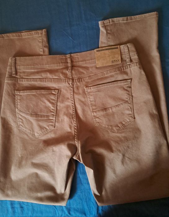 Jeansy męskie materiałowe(brąz oliwkowy)- Brax r.34/32