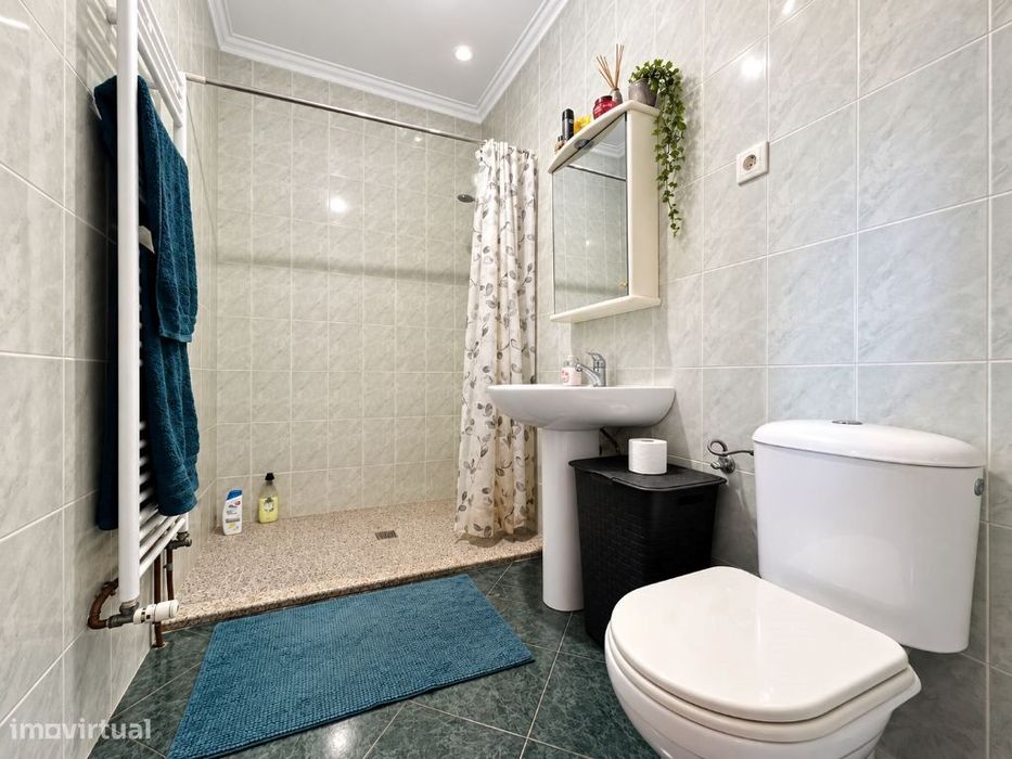Excelente Propriedade Com Moradia T4 Independente Em Fregim, Amarante
