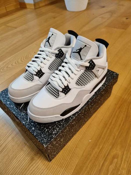 Jordan 4 Retro Military Black 40