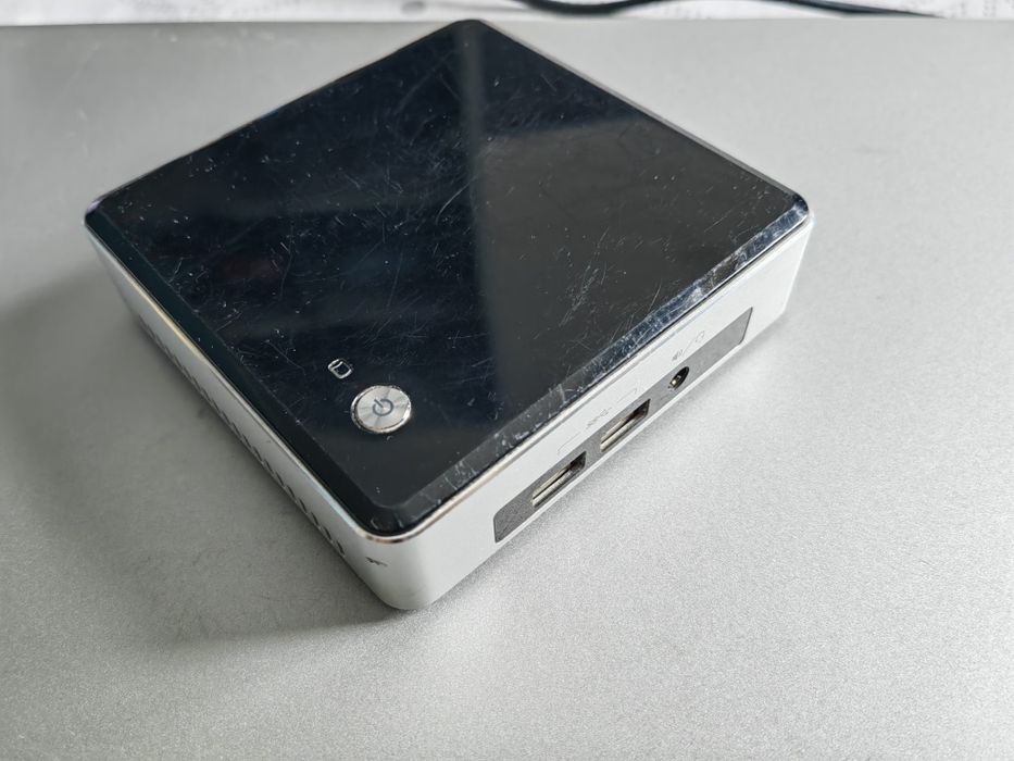 Intel NUC 5i3RYK / i3 / 8GB / 128SSD /