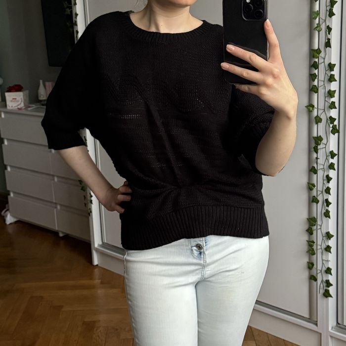 Czarny sweter akrylowy