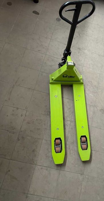 Porta-Paletes COM BALANÇA - COMO NOVO - 2.000 kg