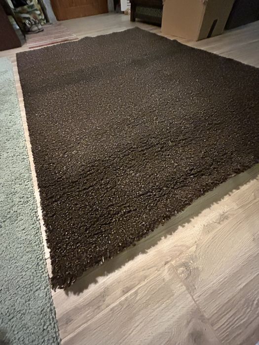 Tapete castanho usado