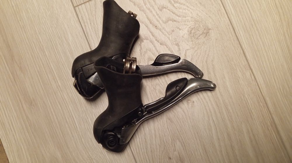 Klamkomanetki szosowe Shimano Tiagra 2x10 .Klamko manetki