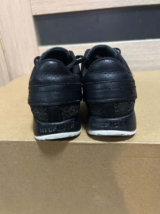 Кросівки tommy hilfiger р.37