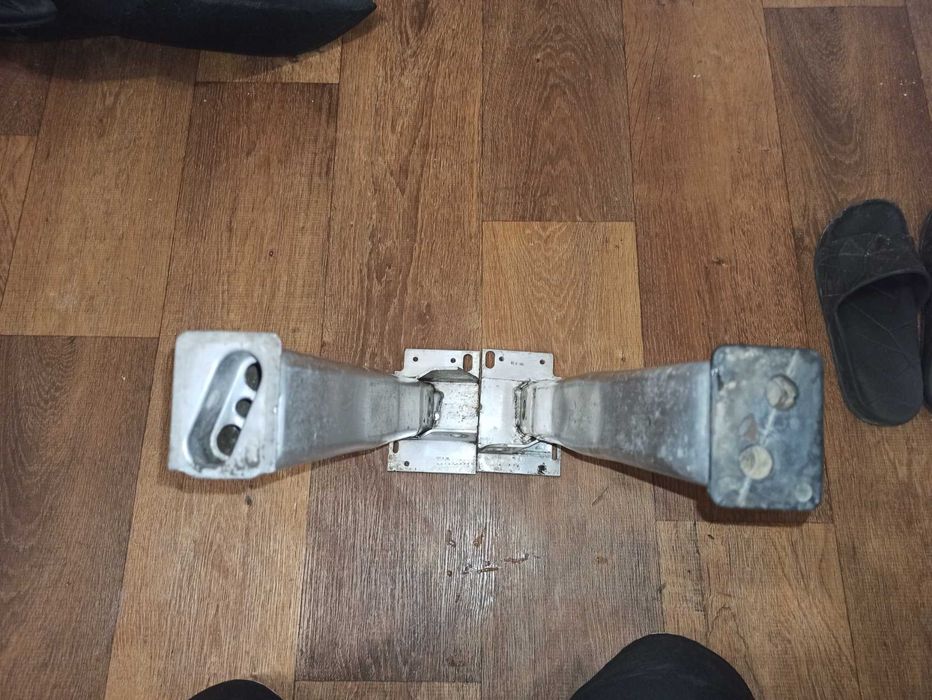 Peugeot 3008 1 кронштейны уселителя