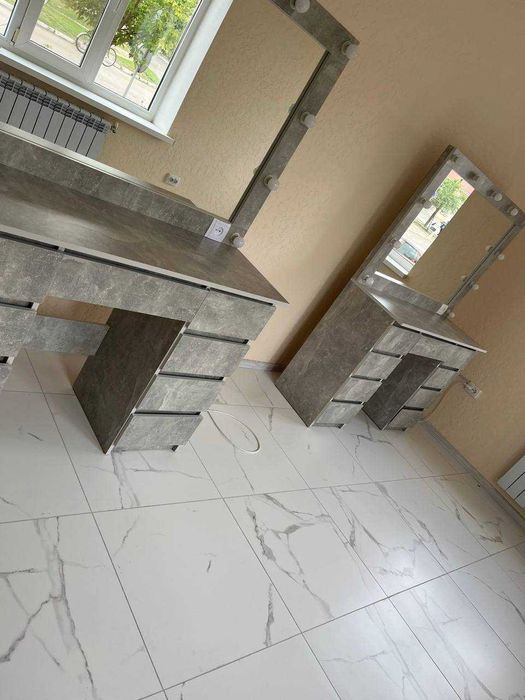 Туалетный столик, бьюти столик, макияжный. С подсветкой, с лампочками