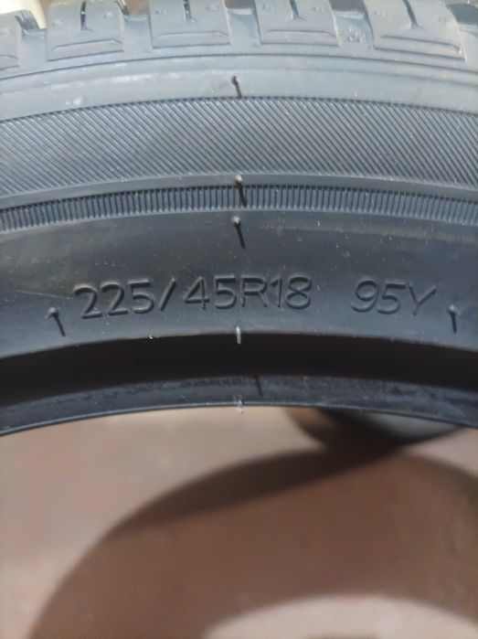 Óptima oportunidade.Vendo pneus NOVOS Hankook Kinergy 4s (4 Seasons)