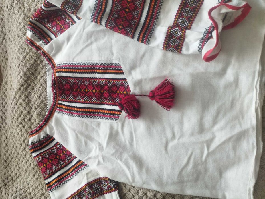 Вишиванка та костюм на дівчинку 122р