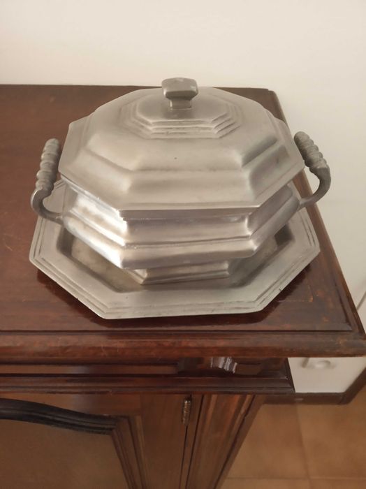 Terrina pequena de estanho