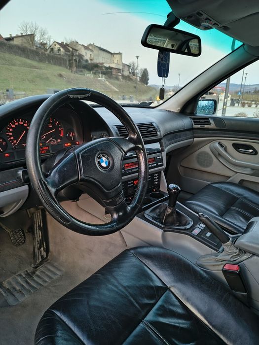 BMW E39 523i  Dużo nowych części  Jeździ bez problemu