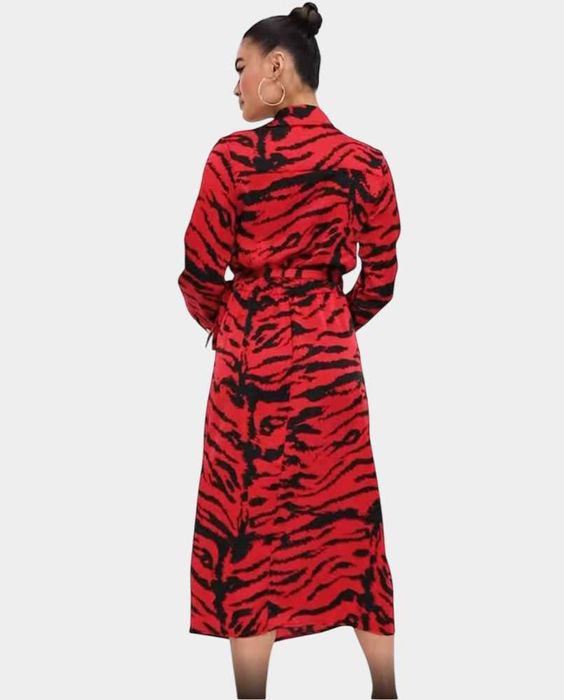 Червона атласна сукня-халат від Ax Paris.