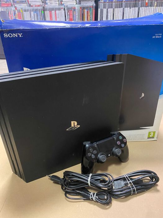 PS4 PRO|1tb|pad|2 gry
