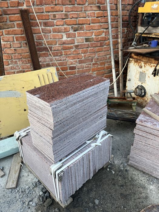 Памятники, бруківка, декоративне оздоблення, інтерʼєр, Гранітна плитка