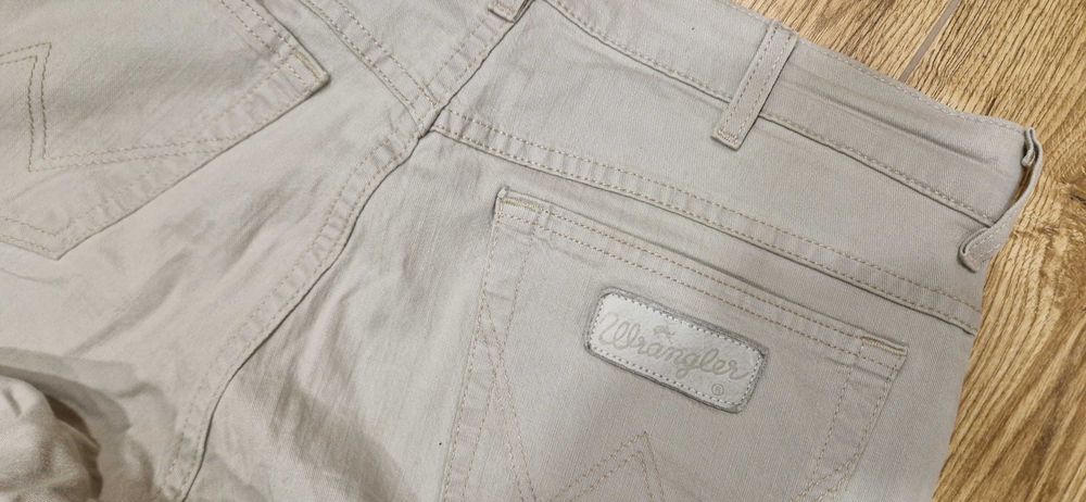 Beżowe Spodnie męskie jeans Wrangler Texas Stretch W34L34